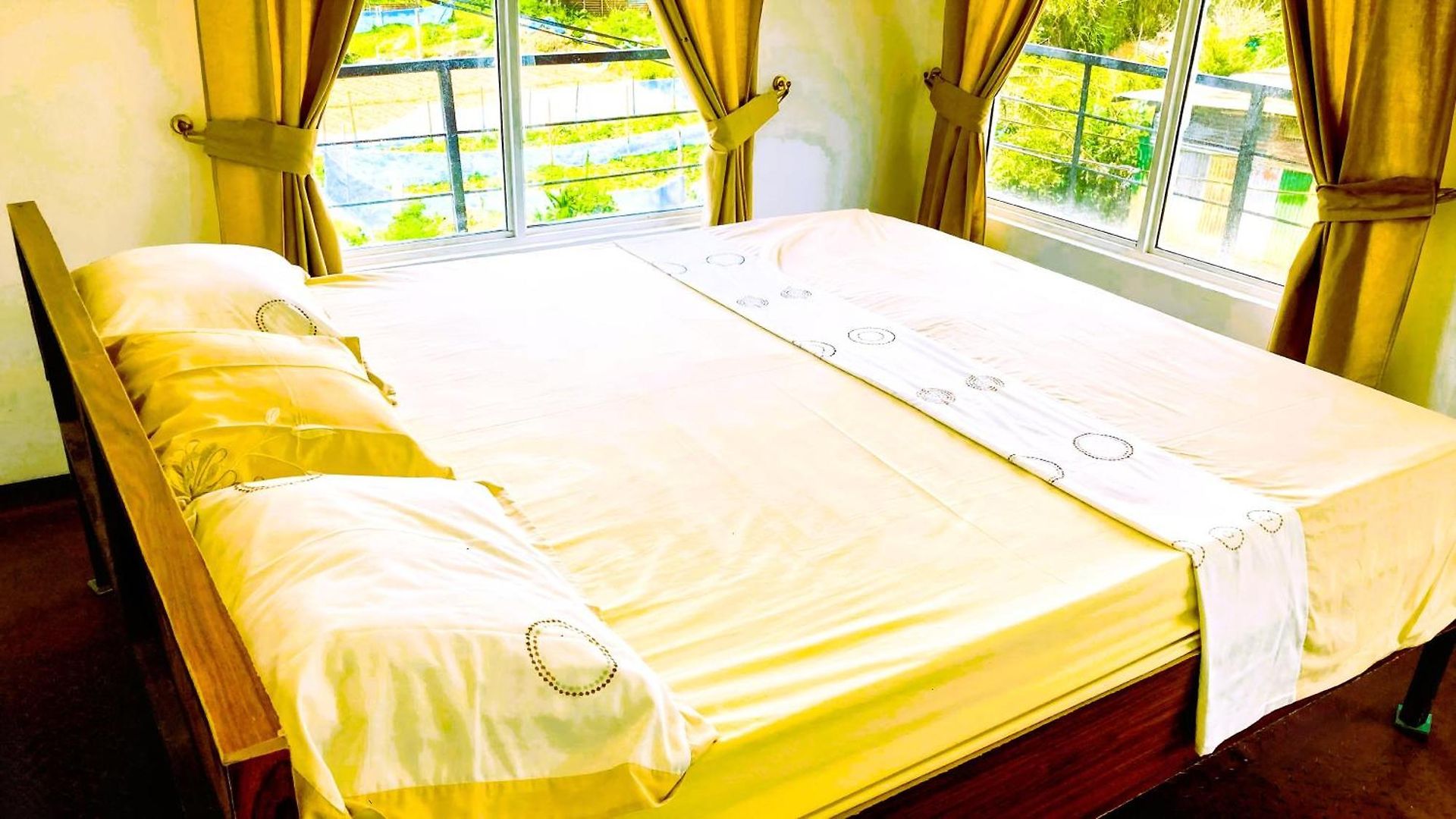Lotus View Lodge *