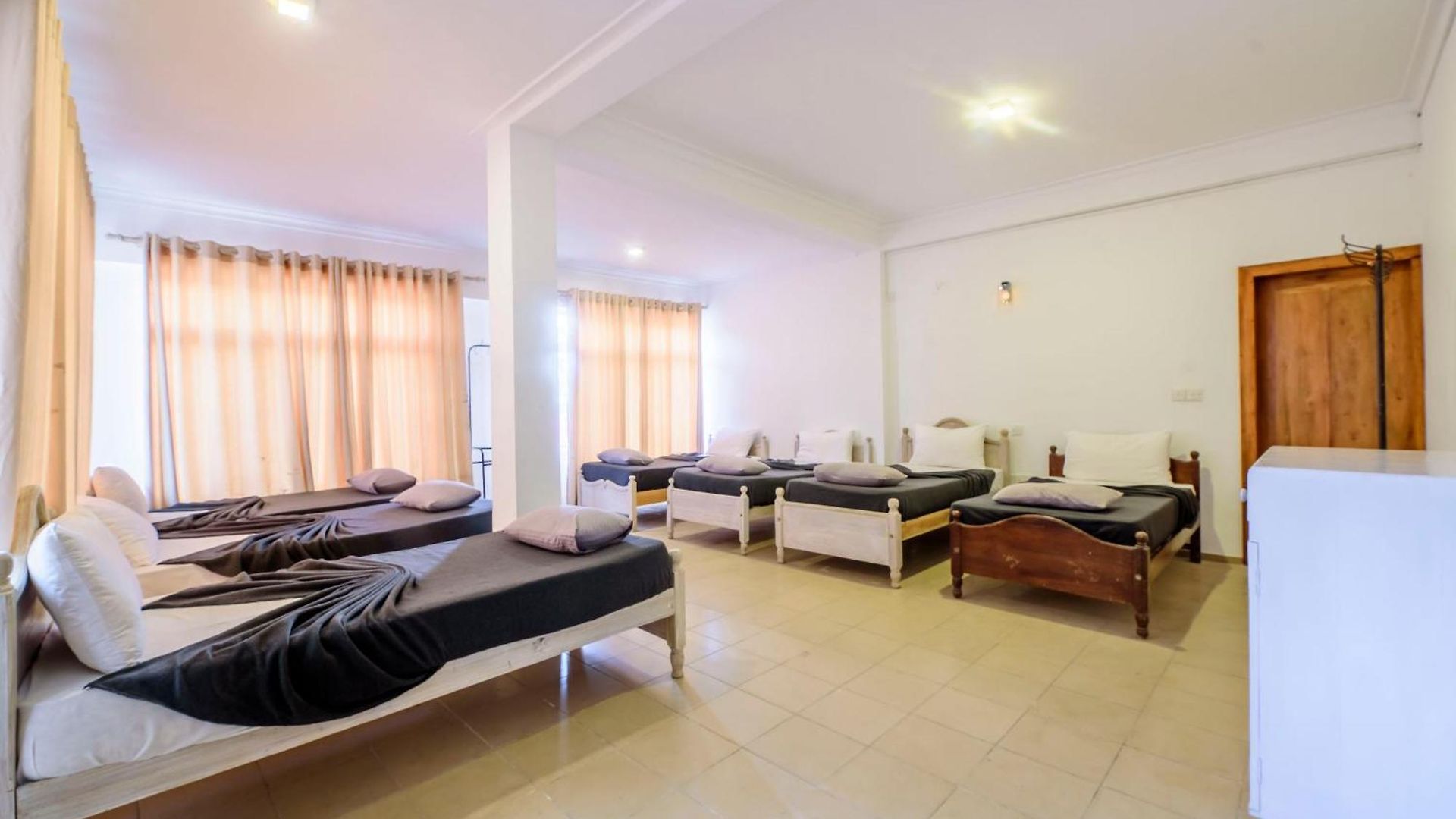 Hotel Oasis Hill Nuwara Eliya