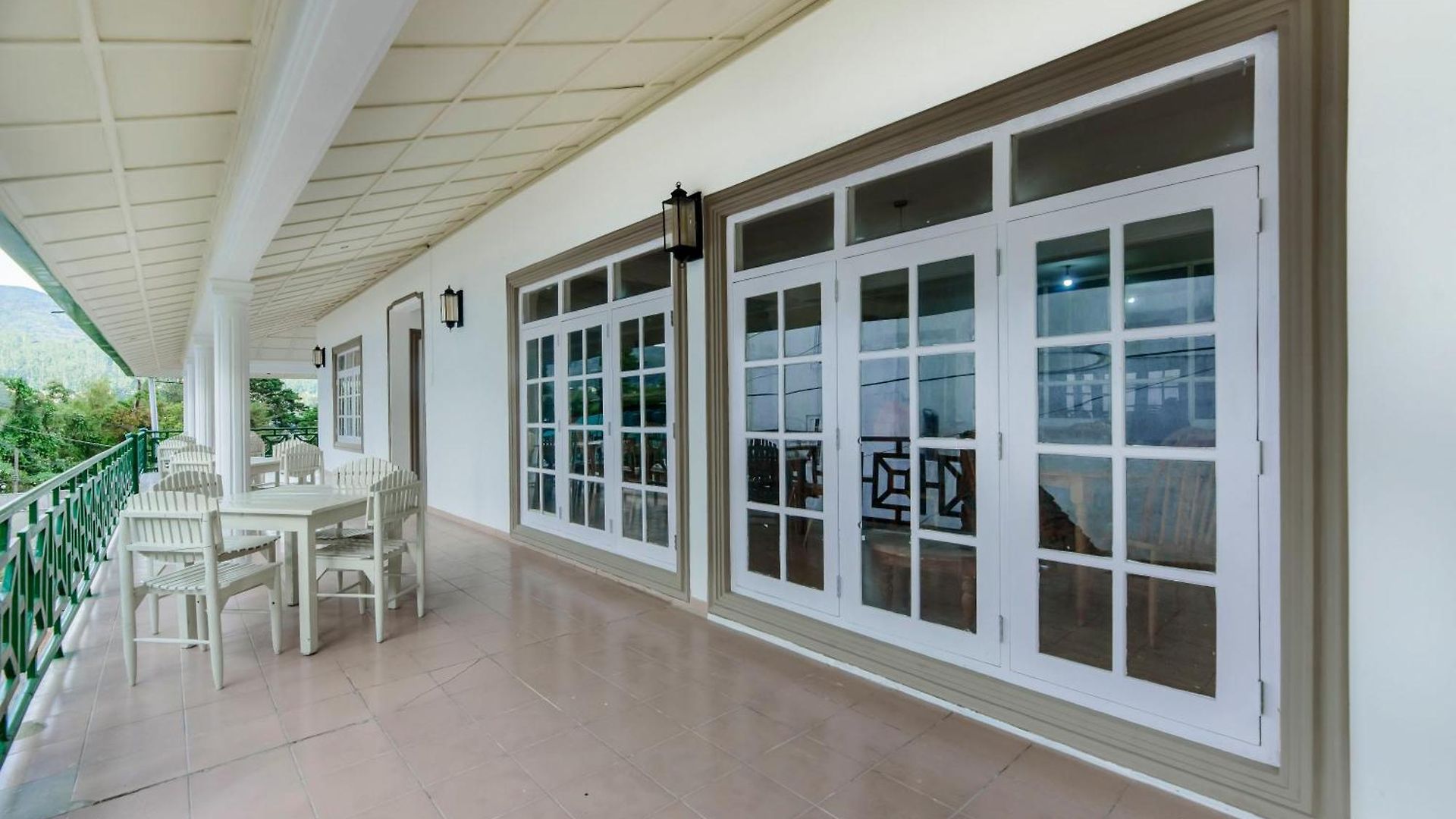 Oasis Hill Hotel 2*