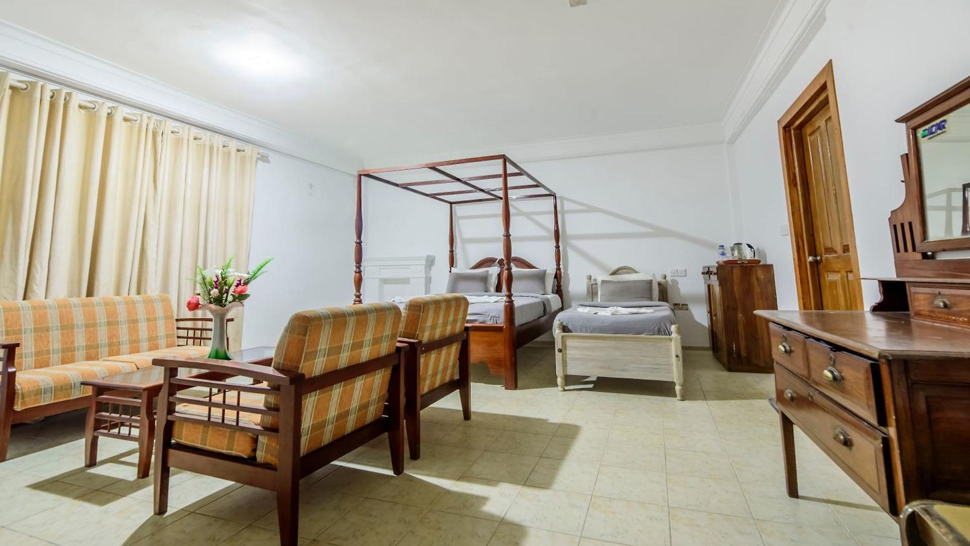 Hotel Oasis Hill 2*