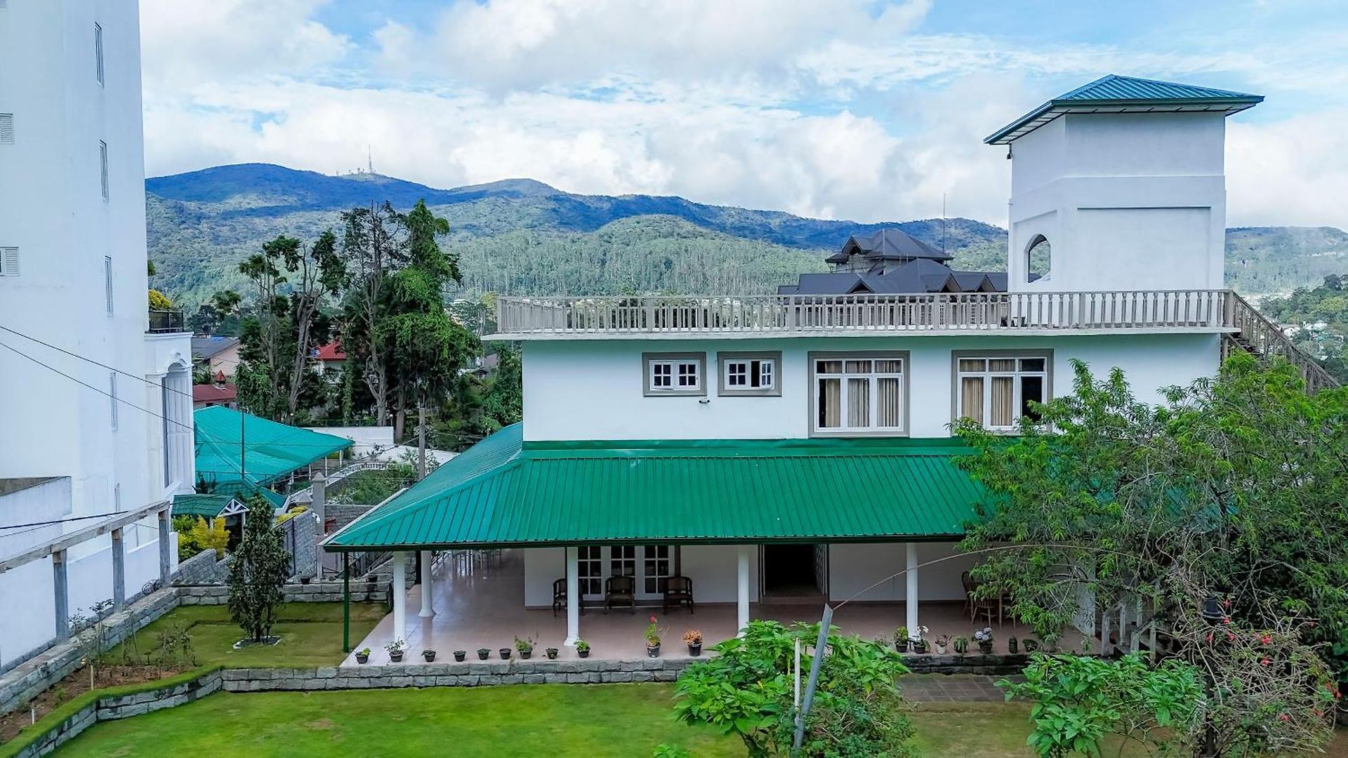 Oasis Hill Hotel 2*