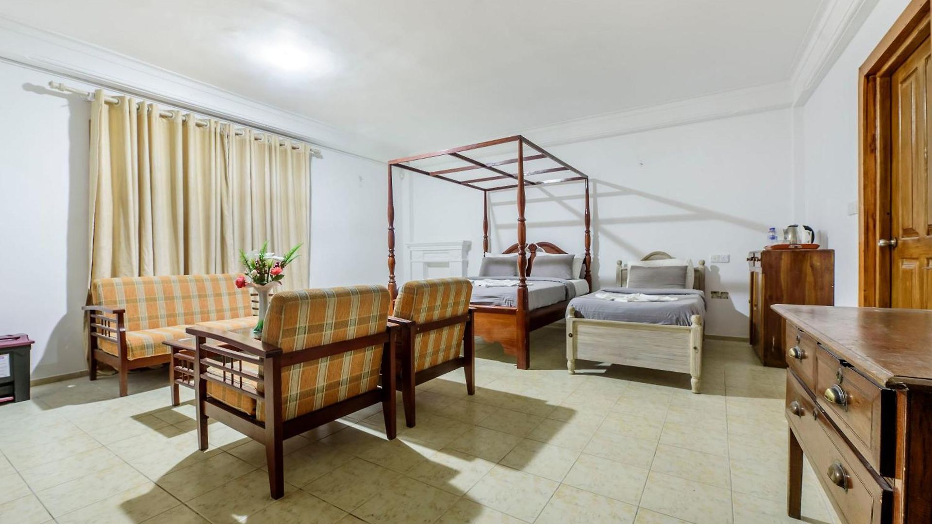 Oasis Hill Hotel 2*