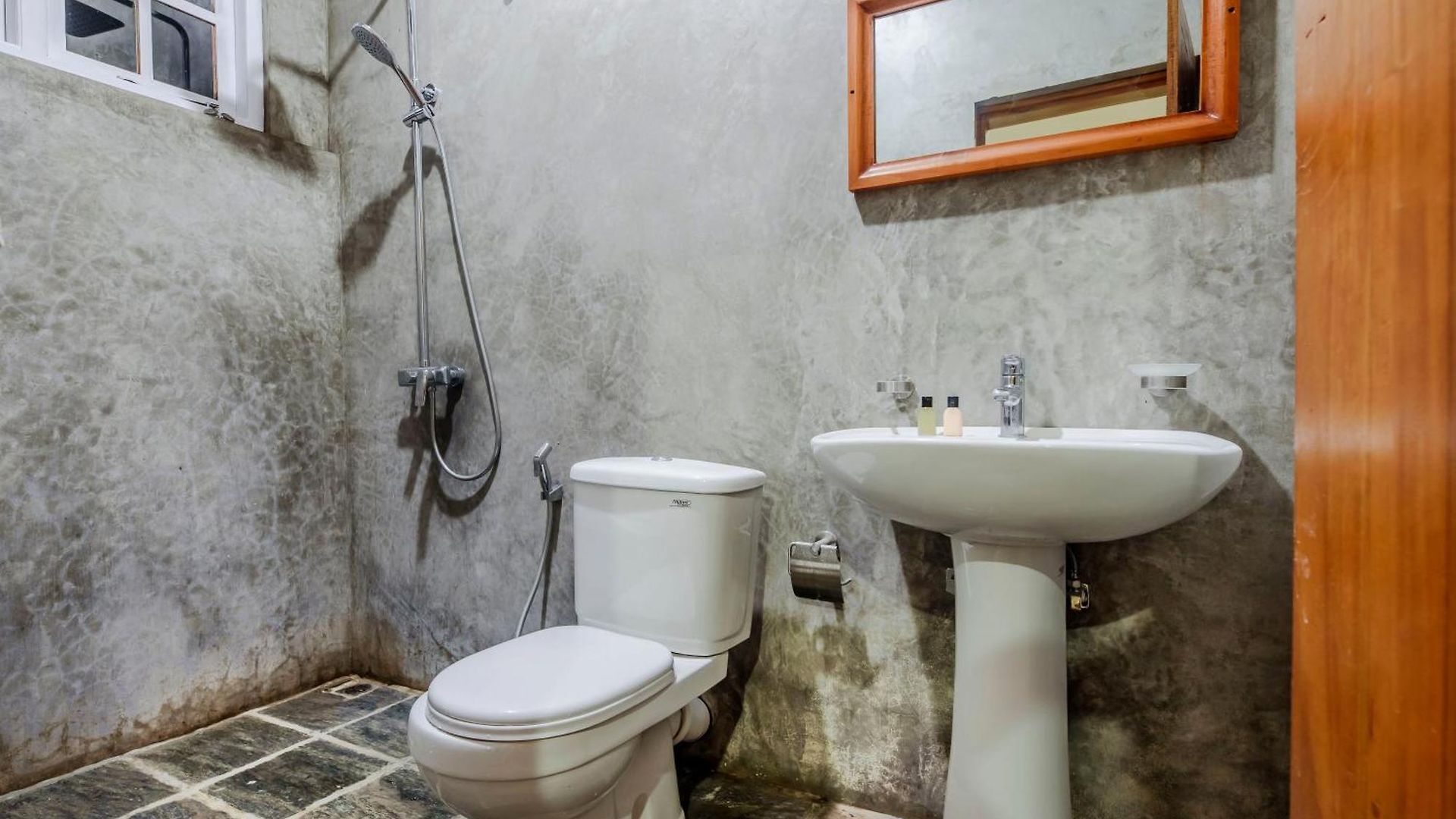 Oasis Hill Hotel 2*