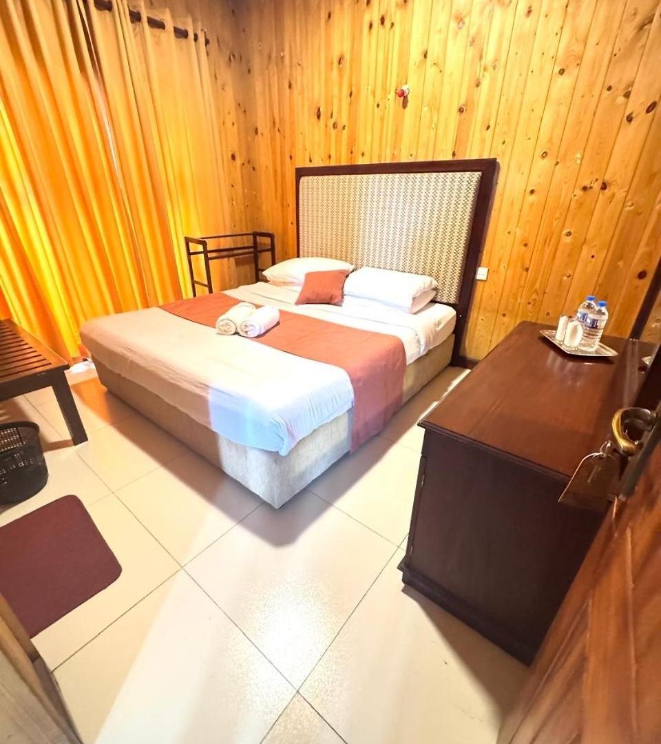 Single Tree Hotel