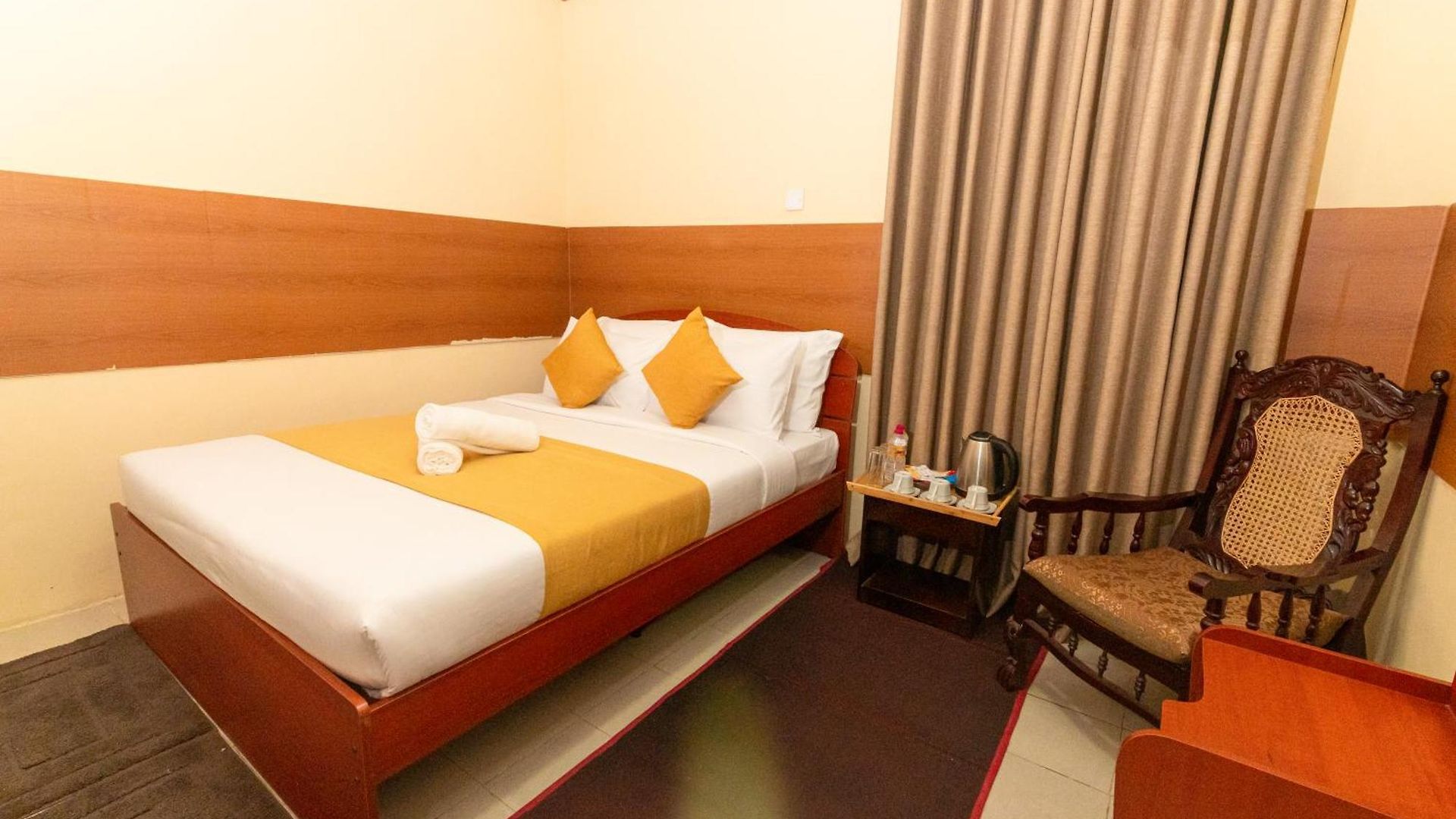 Anaya Hotel *