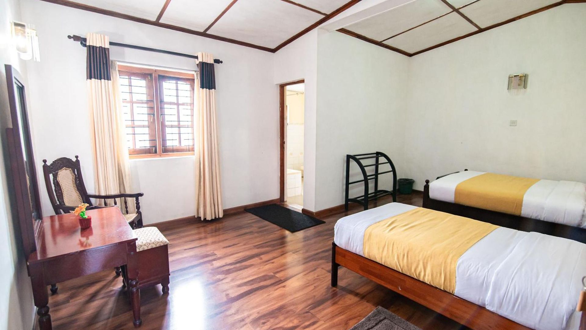Anaya Hotel *