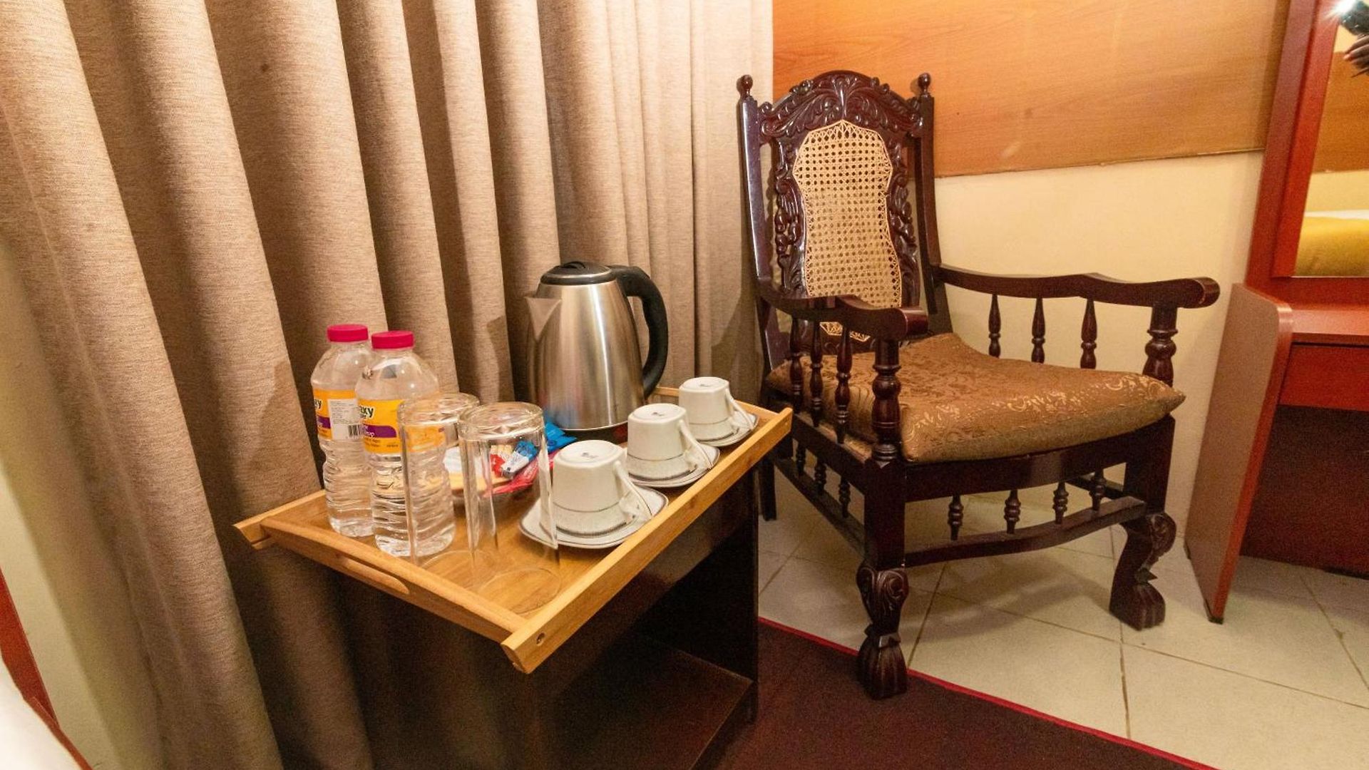 Anaya Hotel *