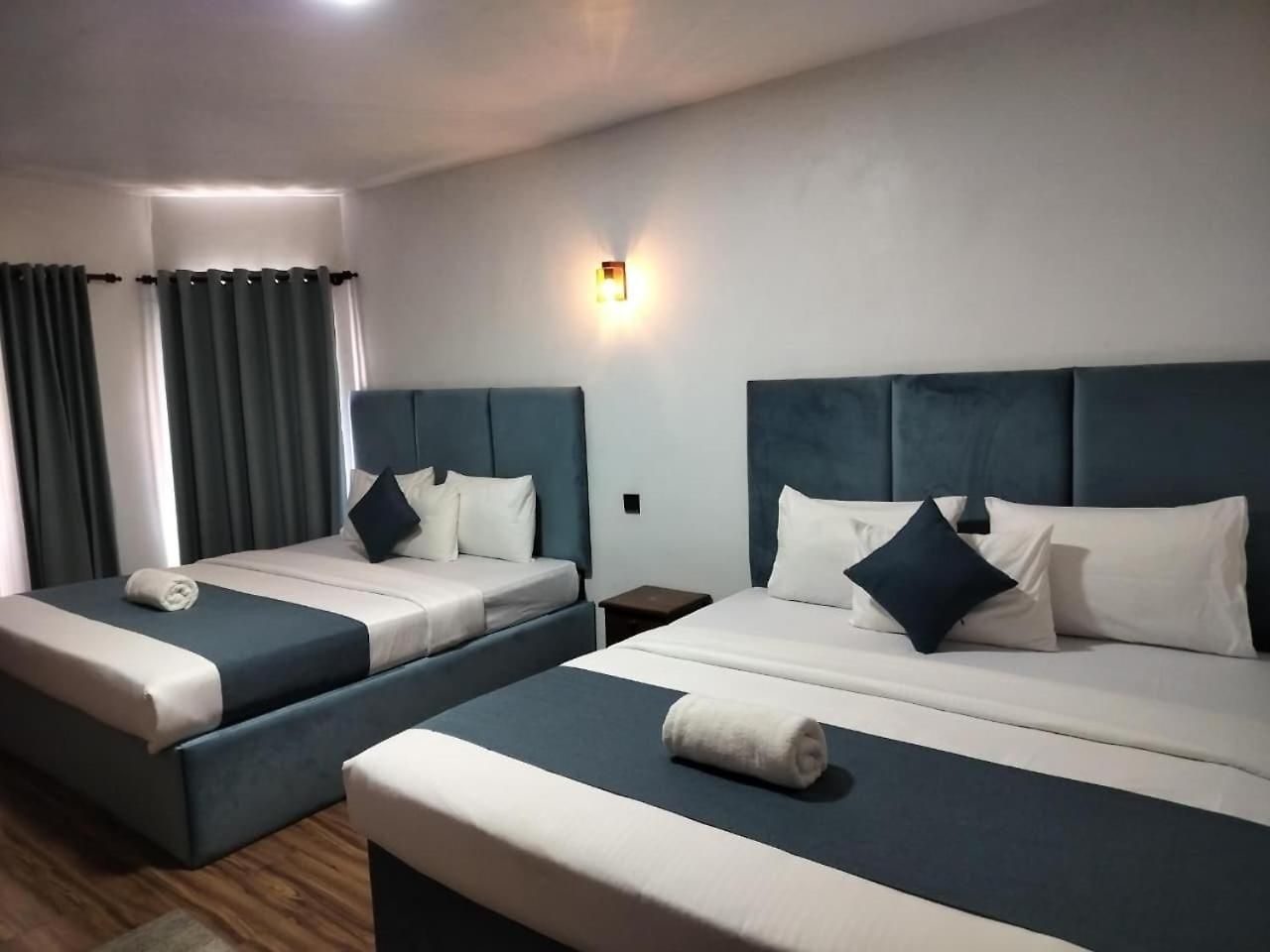 Ru & Hotel *