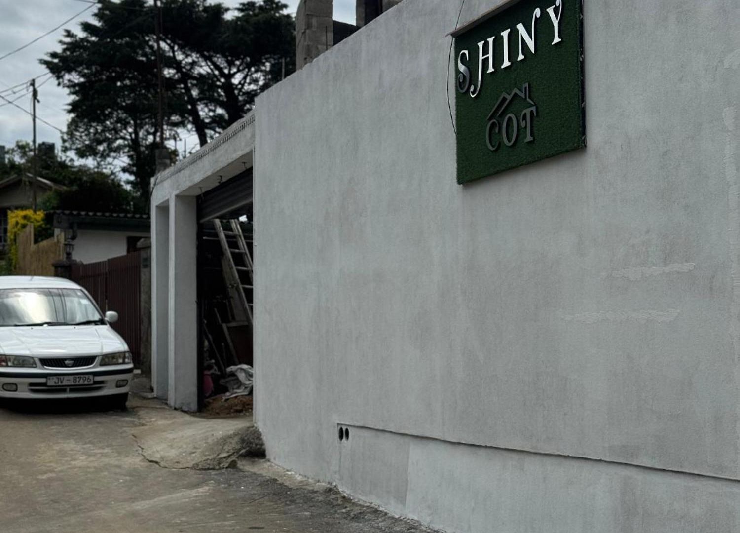 Shiny Cot