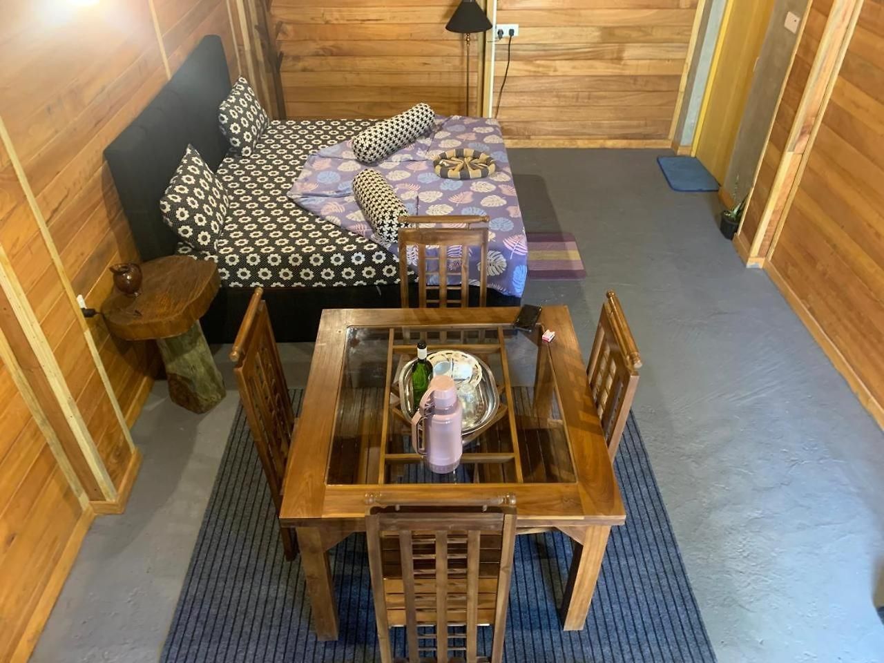 20/20 Wood Homestay Nuwara Eliya