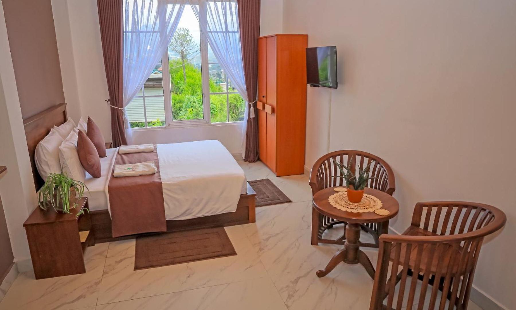 The Mount View Single Tree Hotel
