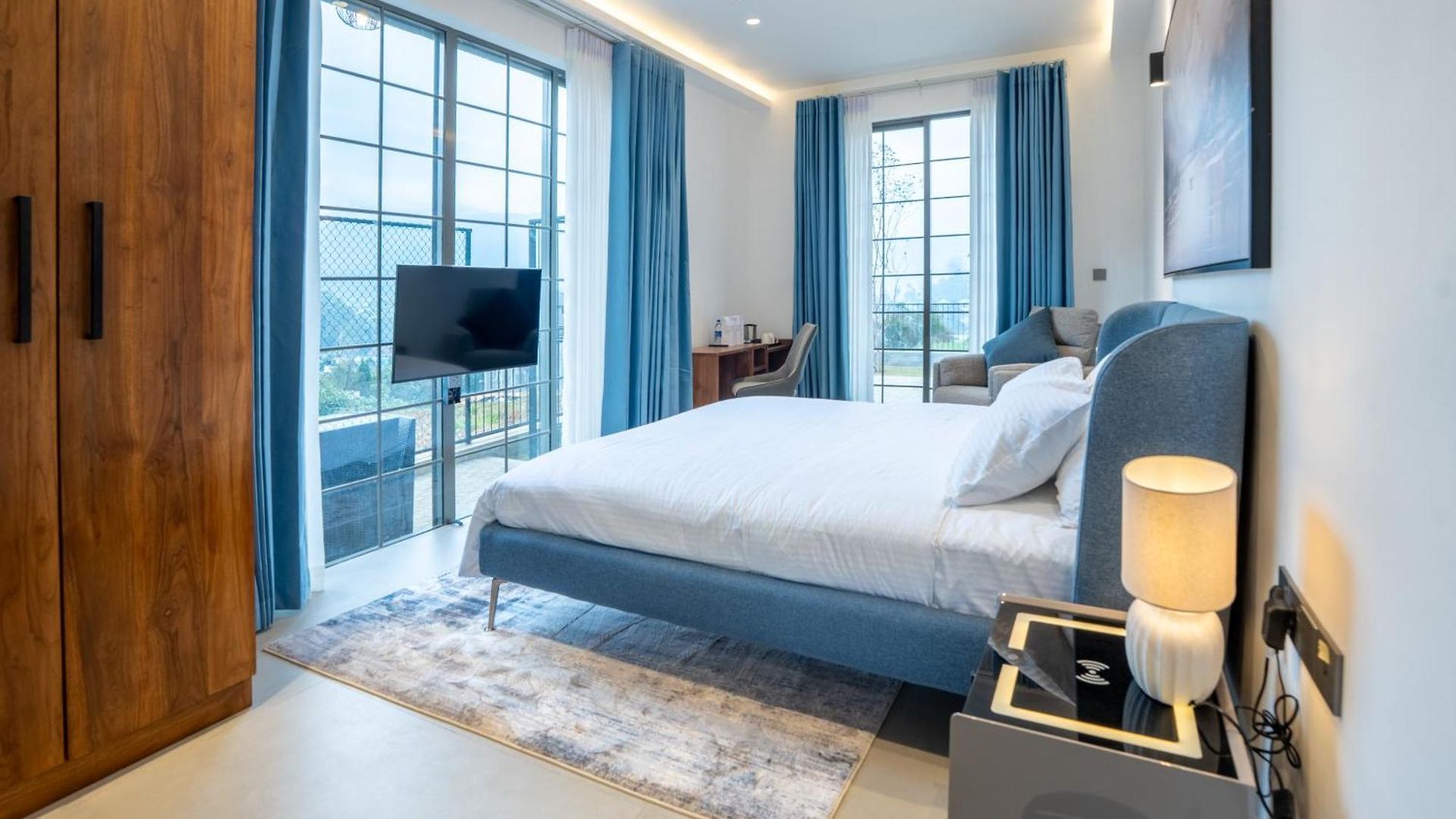 Opulent Hotel