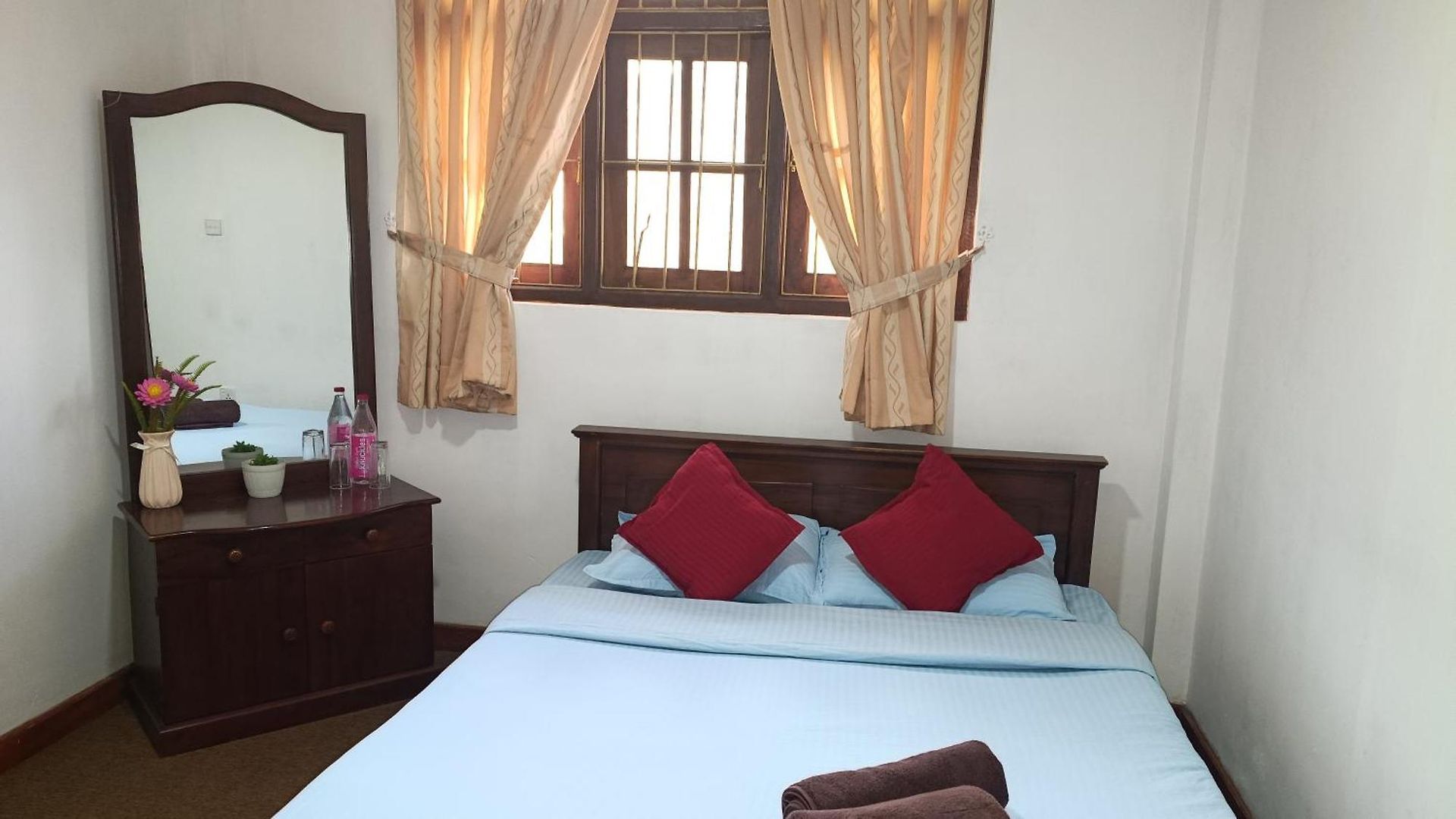 Hotel Three Seven *
