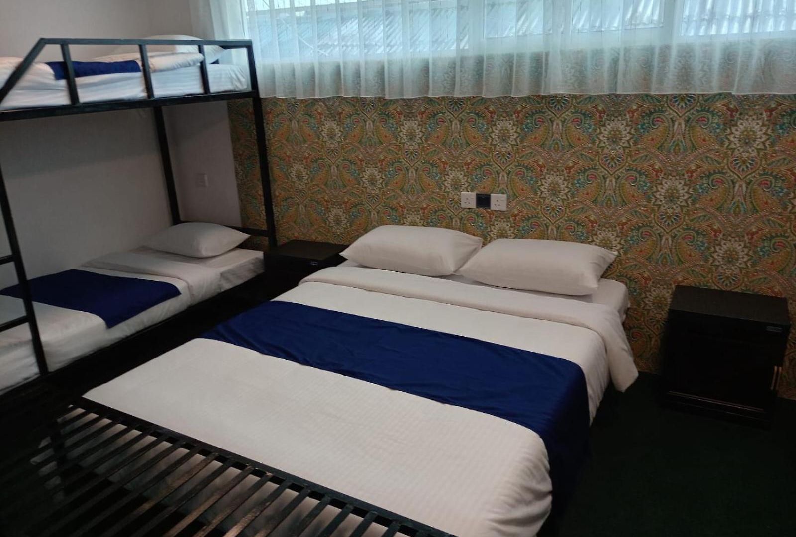 Carlton Hostel *