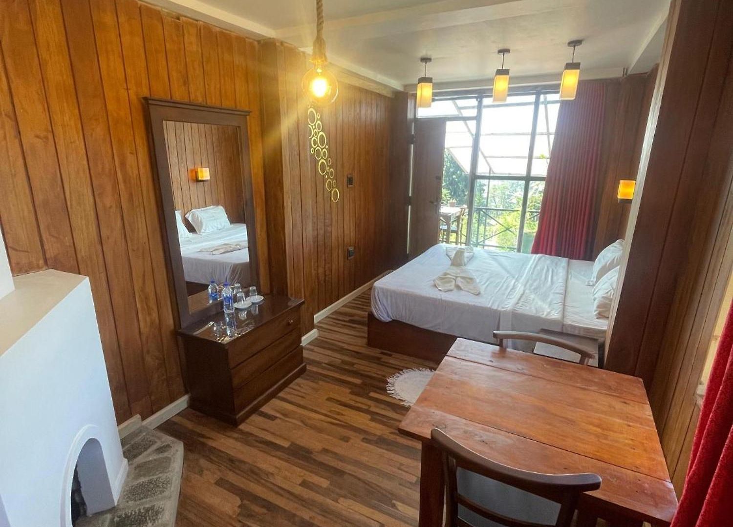 Redwood Bed & Breakfast