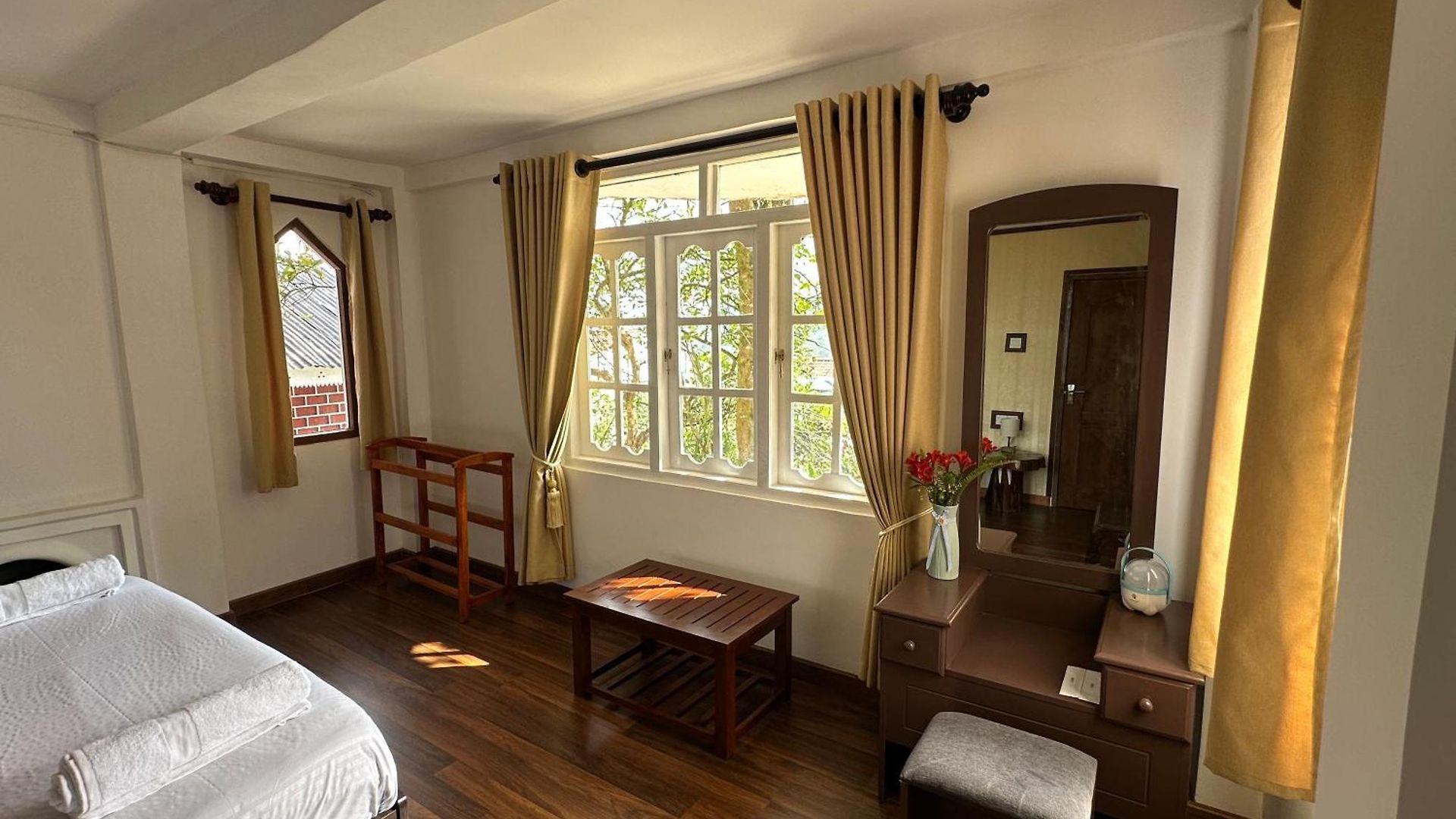 The Woodside Manor *