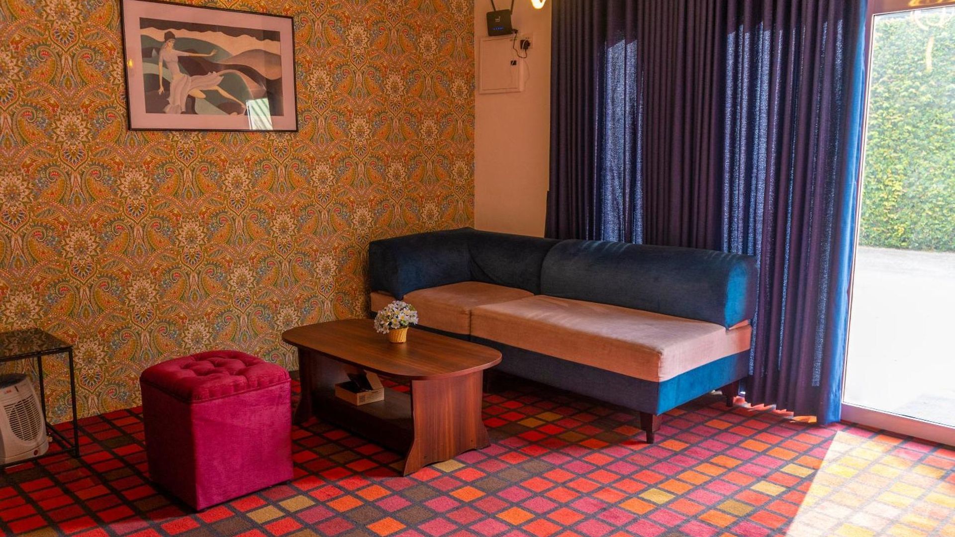 Carlton Apartment *