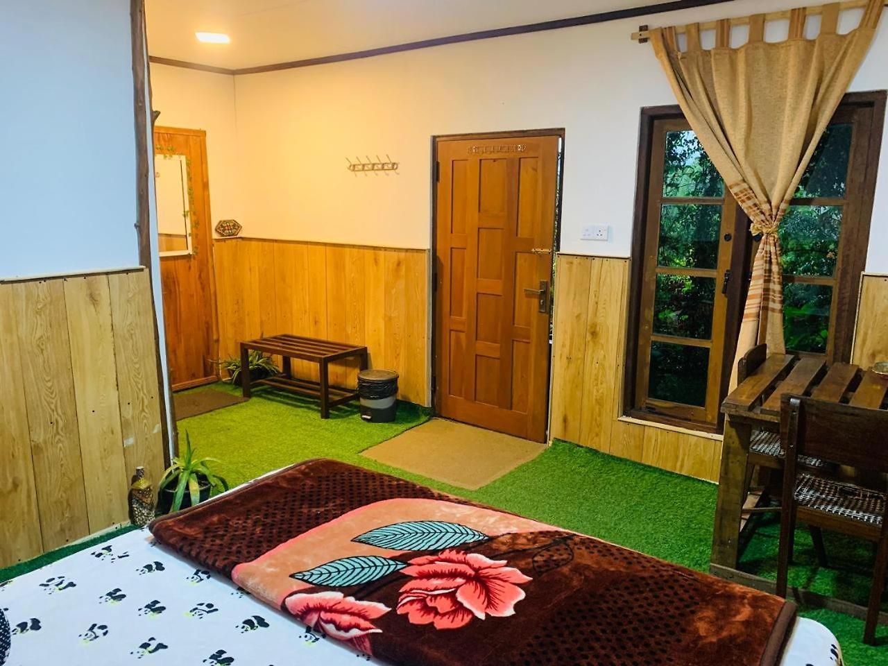 20/20 Wood Homestay Nuwara Eliya