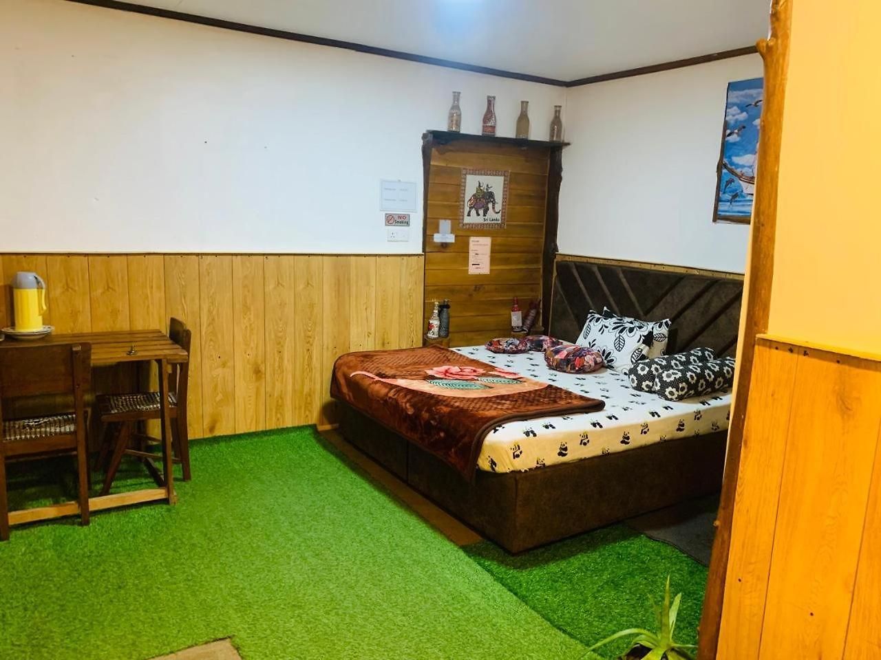 20/20 Wood Homestay