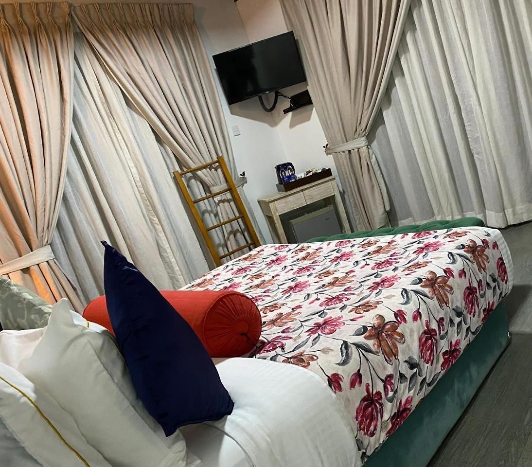 The Edgware 3*