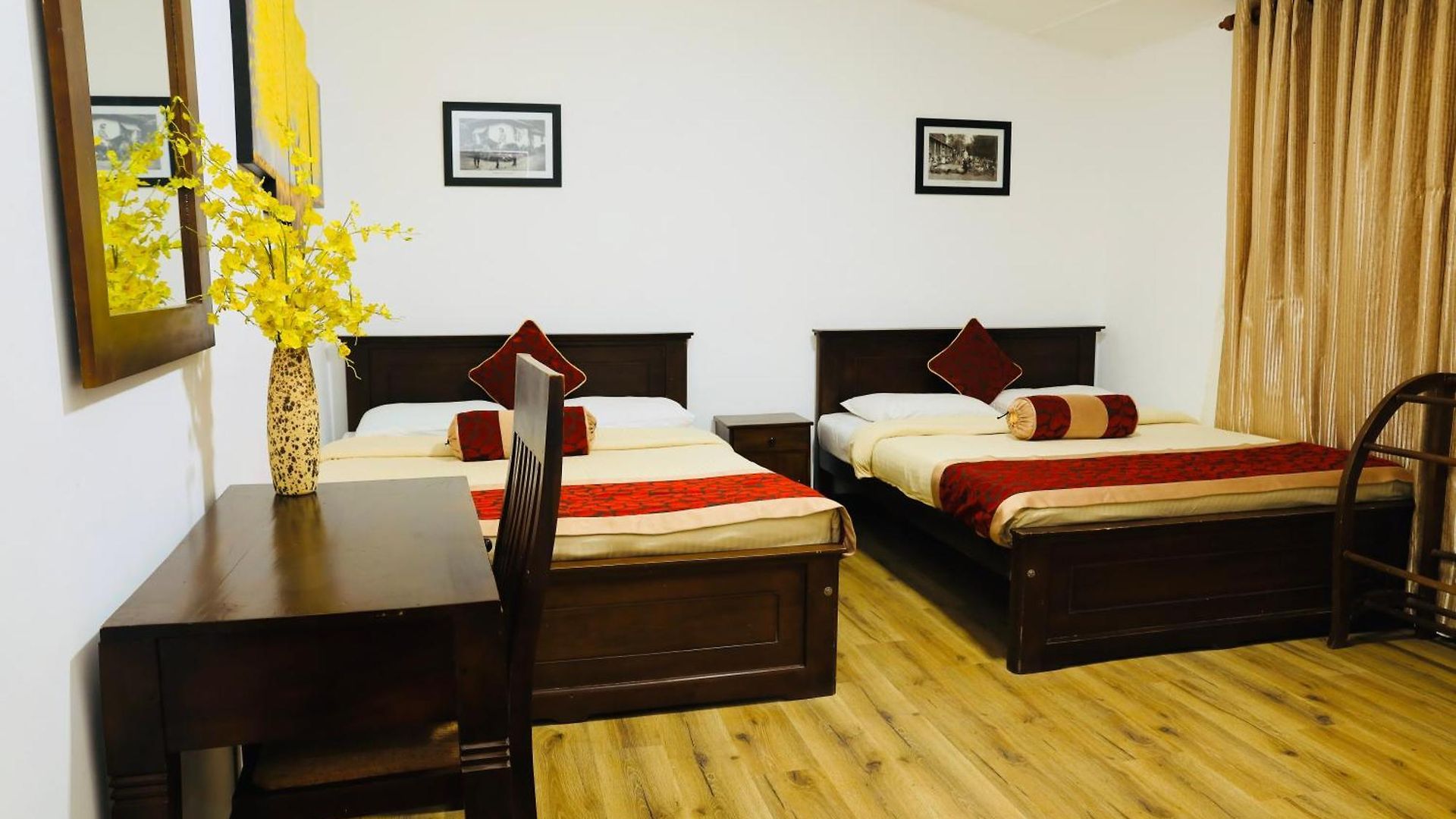 Guest house Little England