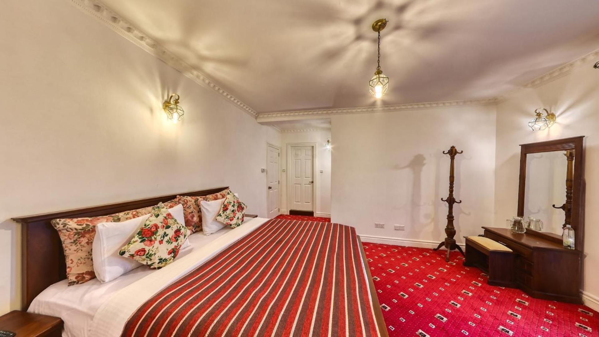 Hotel Stratford - *