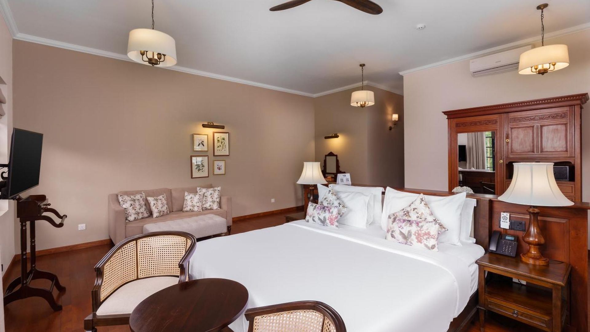 Chimneys Hotel
