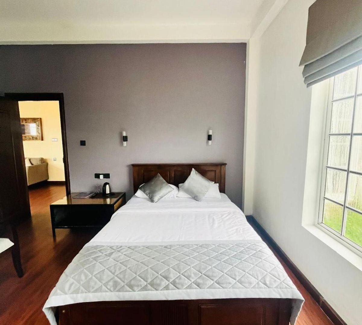 Friendly Hills Hotel