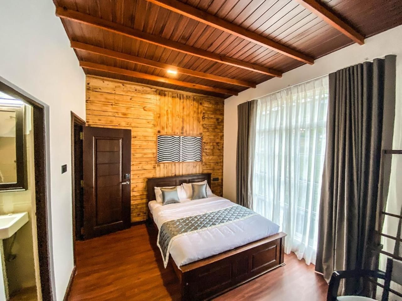Friendly Hills Hotel 2*