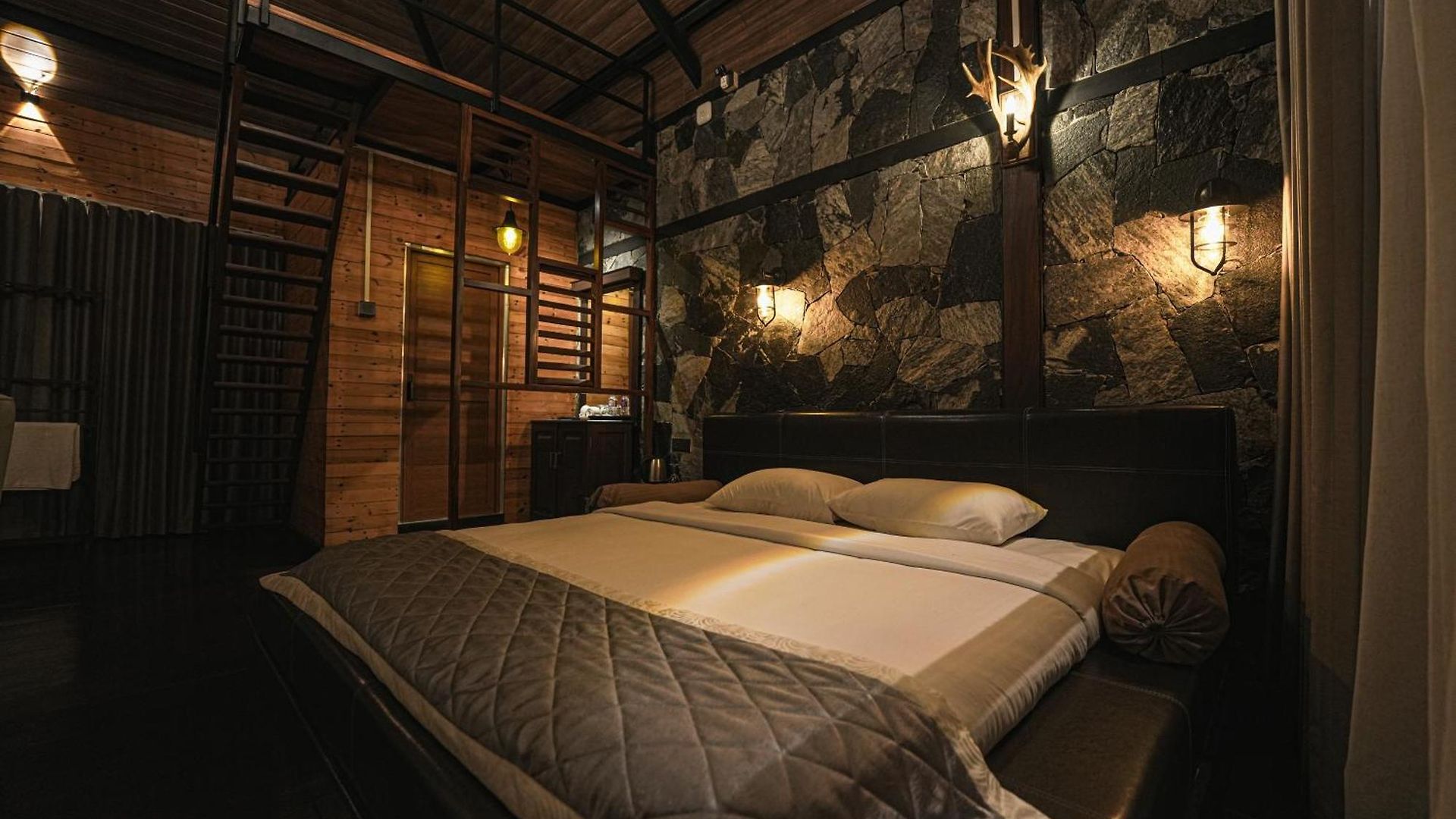 Hotel Friendly Hills 2*