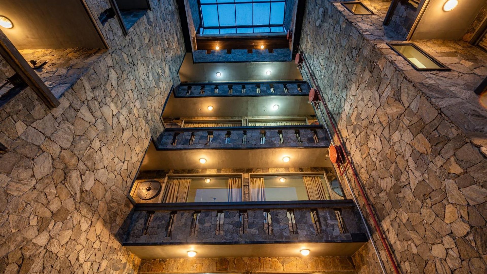 Windshire Hotel