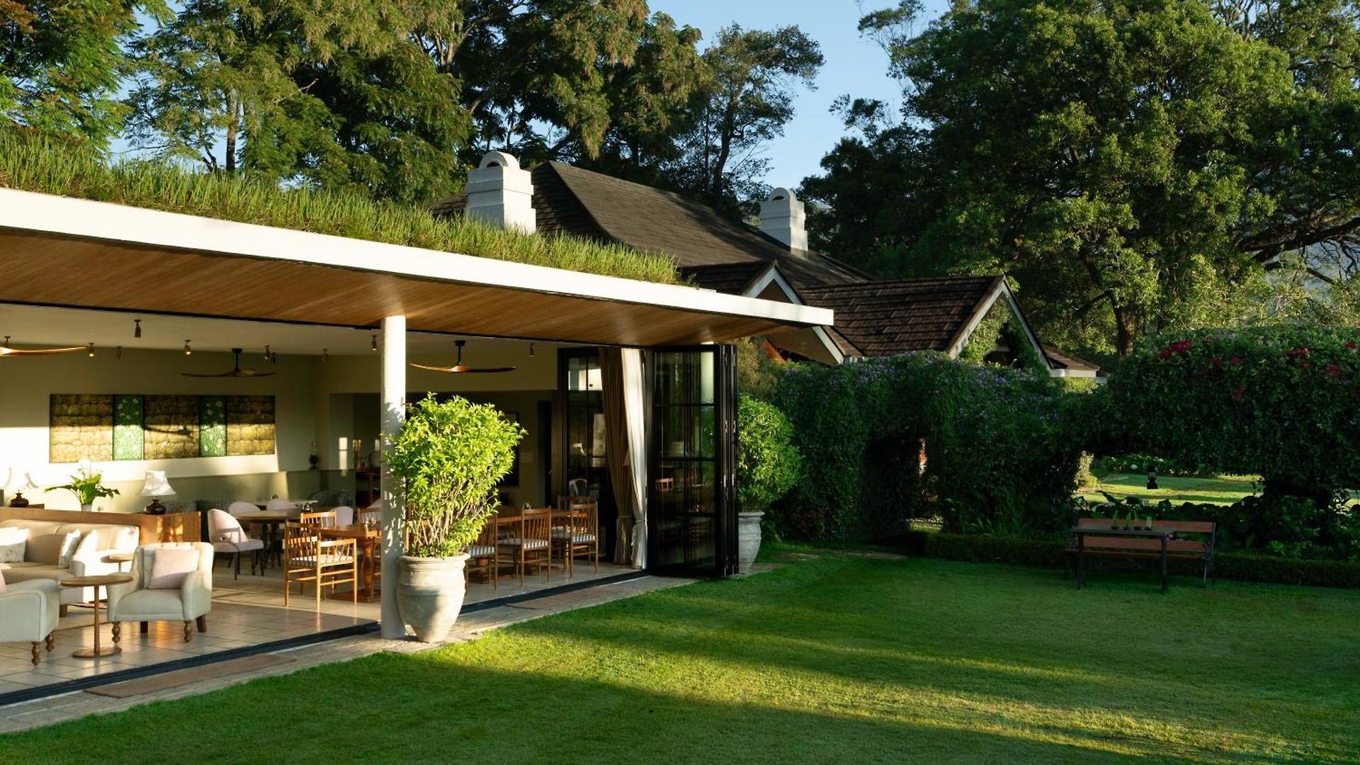 Stafford Bungalow - Exclusive Luxury Within A Private Tea Estate Villa *
