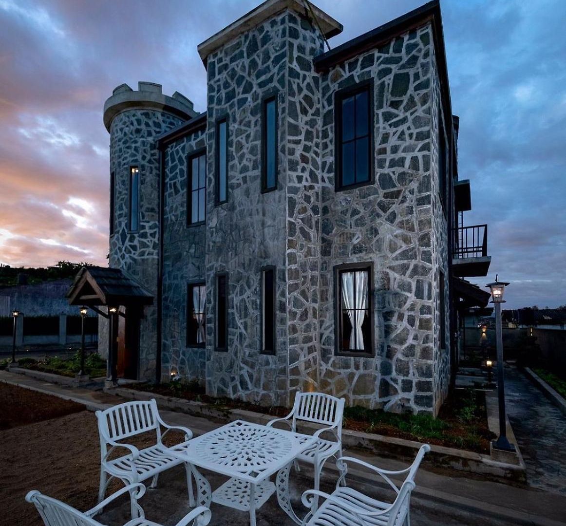 Villa Mahaeliya Rock Castle Nuwara Eliya