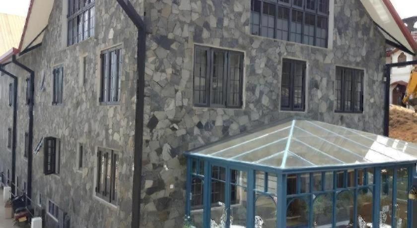 Daffodils Hotel
