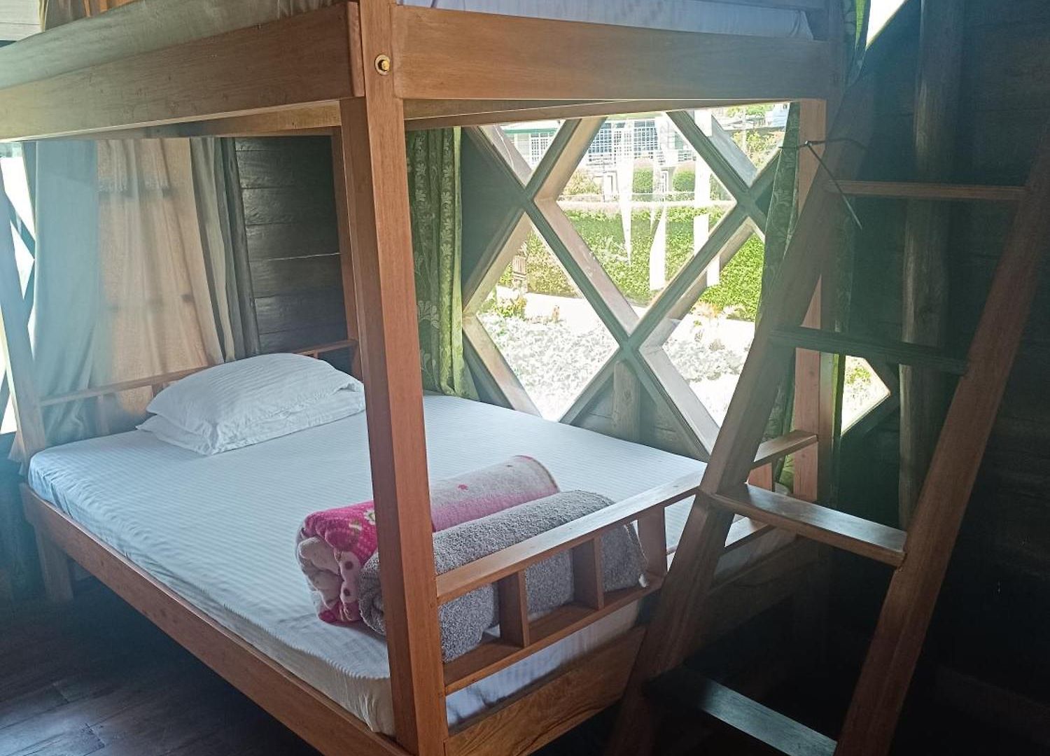 Rc Quirky Wood House Campsite