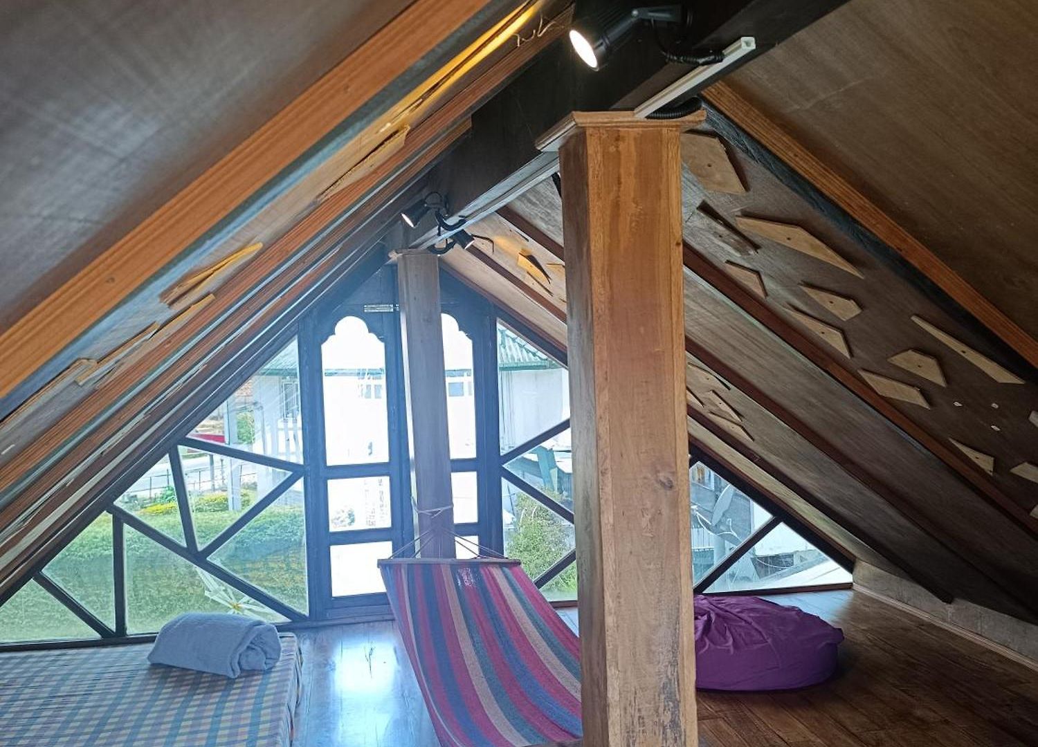 Rc Quirky Wood House Campsite