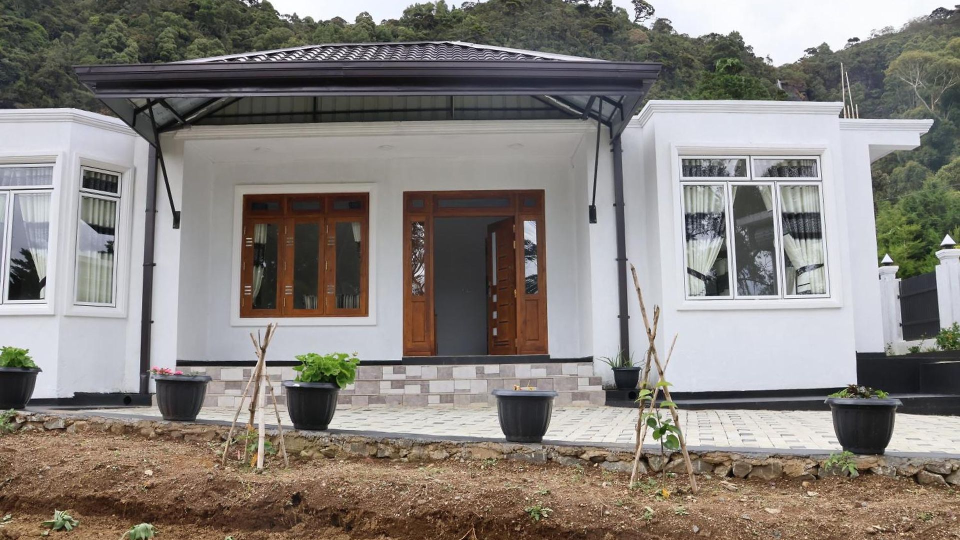 White Rose Villa, Guest house *