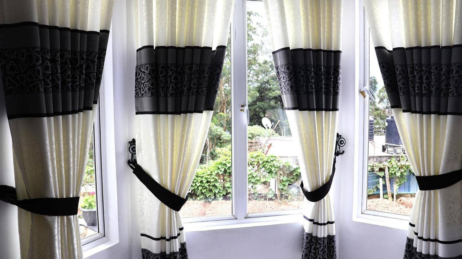 White Rose Villa, Guest house