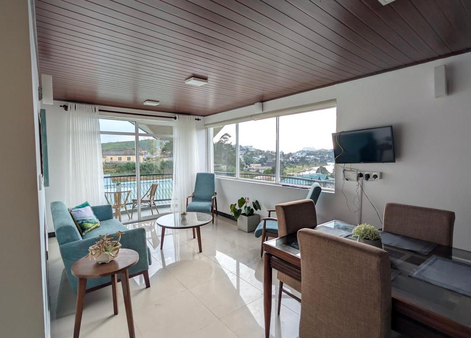 The Lakeside Apartment