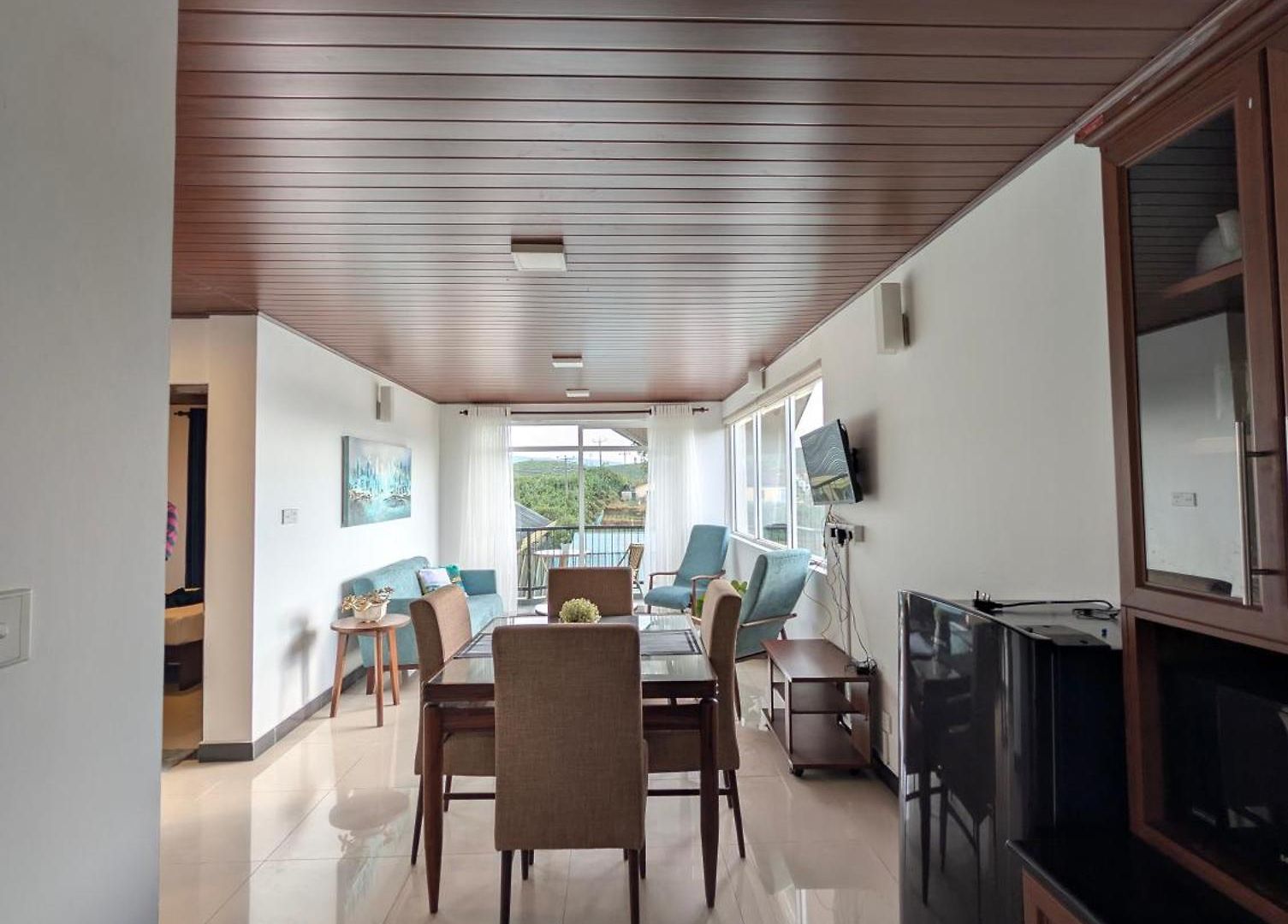 The Lakeside Apartment