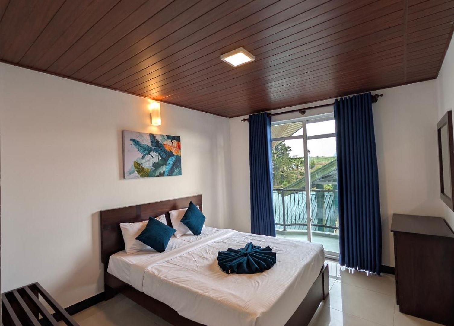 The Lakeside Apartment *