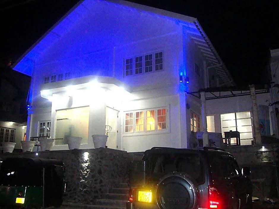 Jojos Hotel 4*