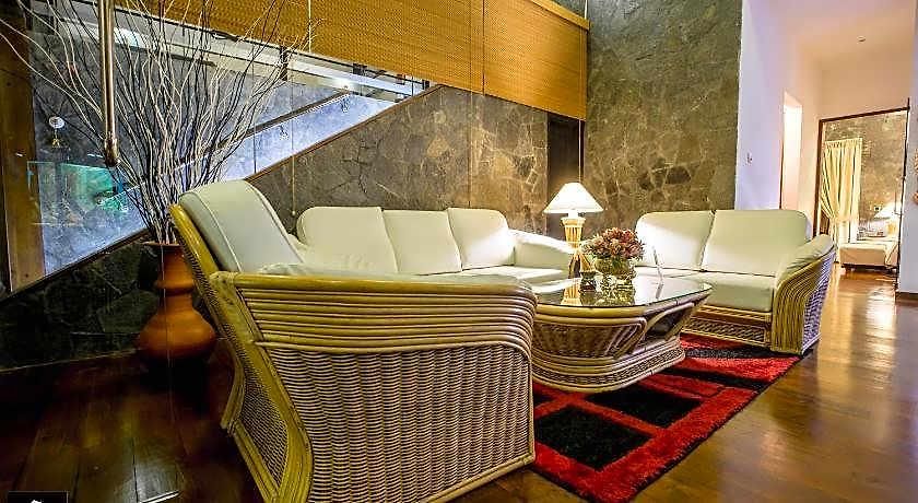 Villa Serenus Boutique