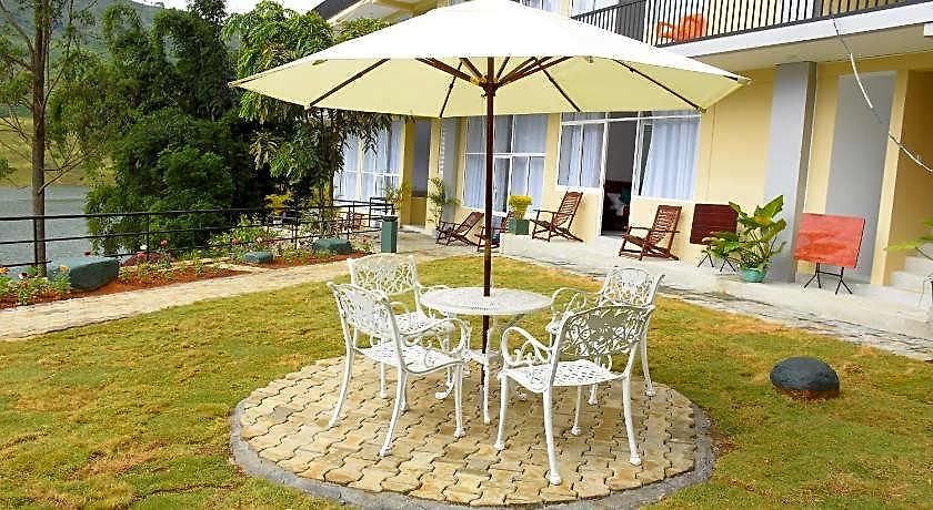 Hatton Summer House 4*