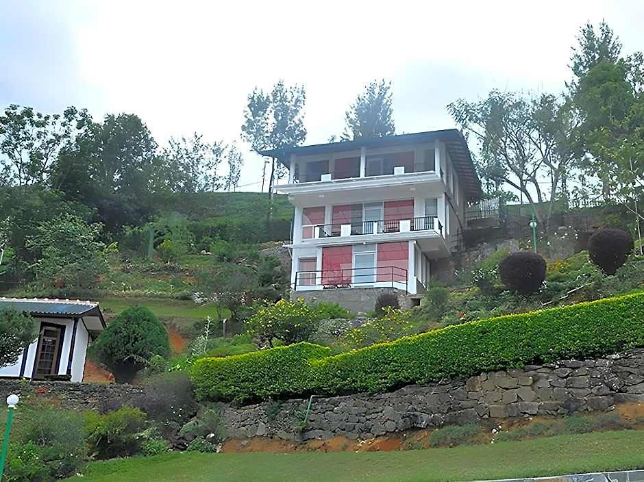 Hatton Summer House Hotel 4*