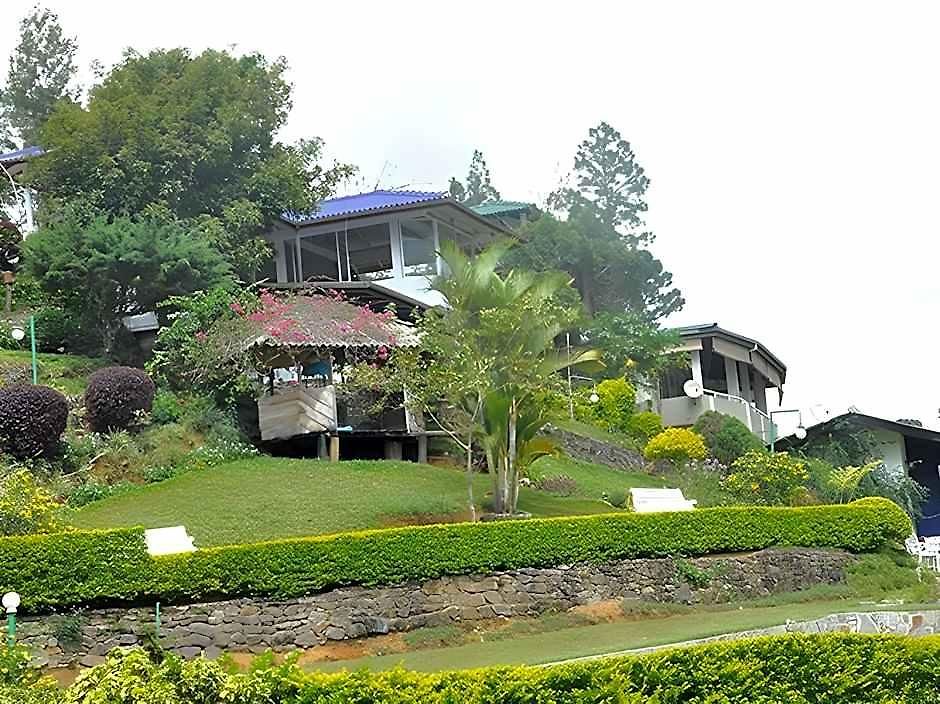 Hatton Summer House 4*