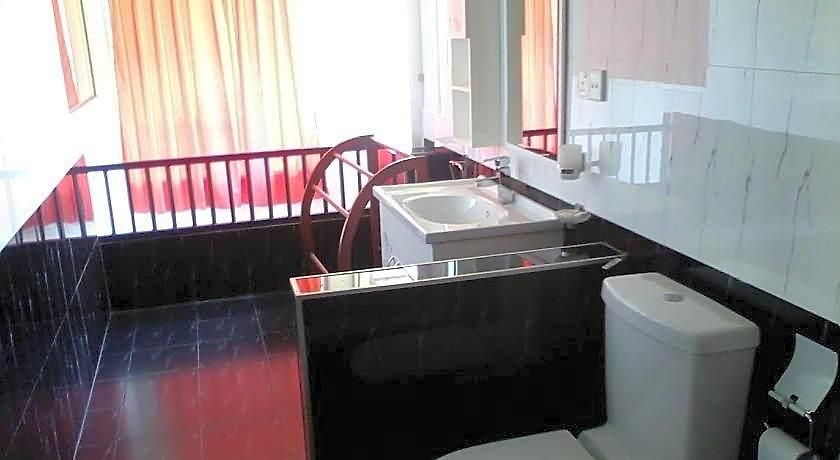 Hatton Summer House Hotel 4*