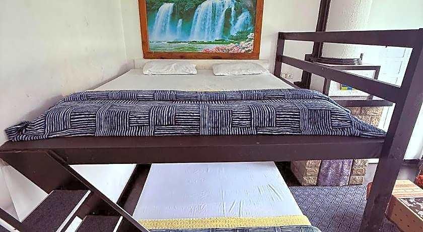 Hotel Shiny Cot