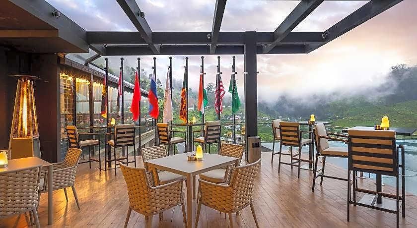 The Golden Ridge Hotel 3*