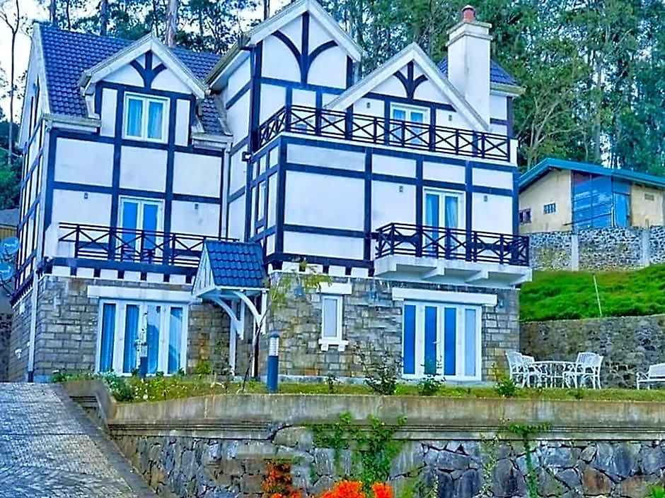 Little England By Joes Hotel